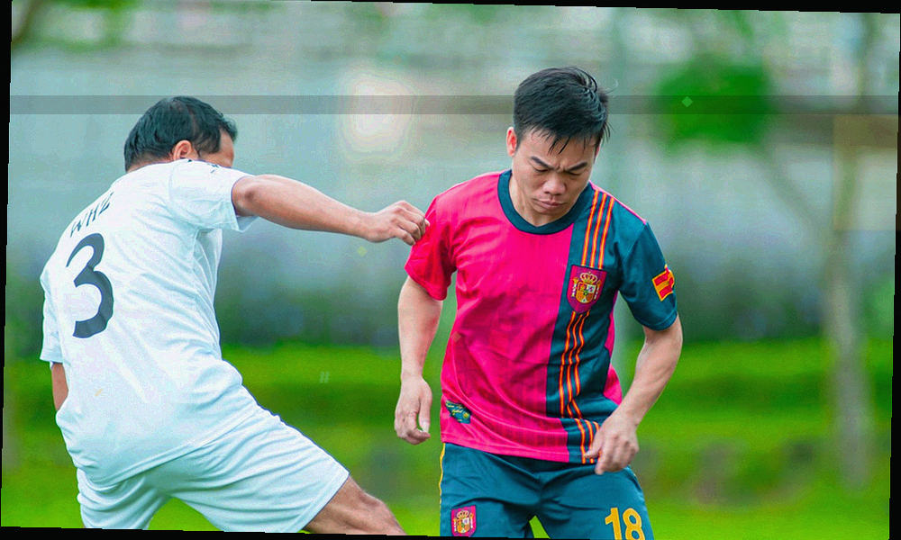 四个预约环节由一条光带依次串联的抽象流程图